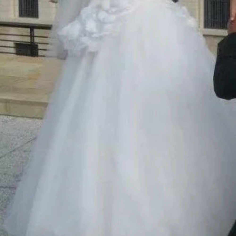 White Vera Wang Wedding Dress size 4 adjusted - Picture 5 of 14